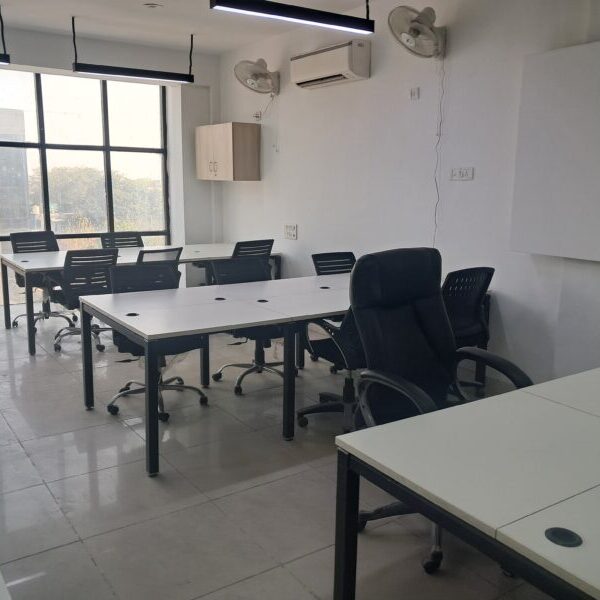 Clean and spacious elevator lobby with modern common corridor in FIEE Complex Okhla Phase 2.