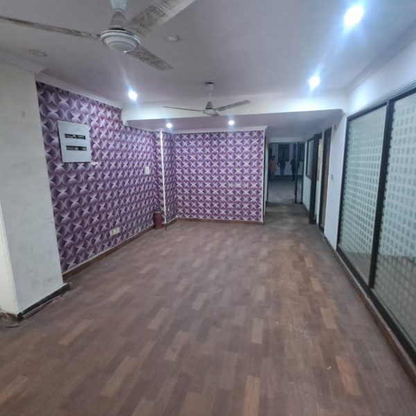Premium corporate reception desk and waiting lounge inside a furnished office space for lease in Okhla.